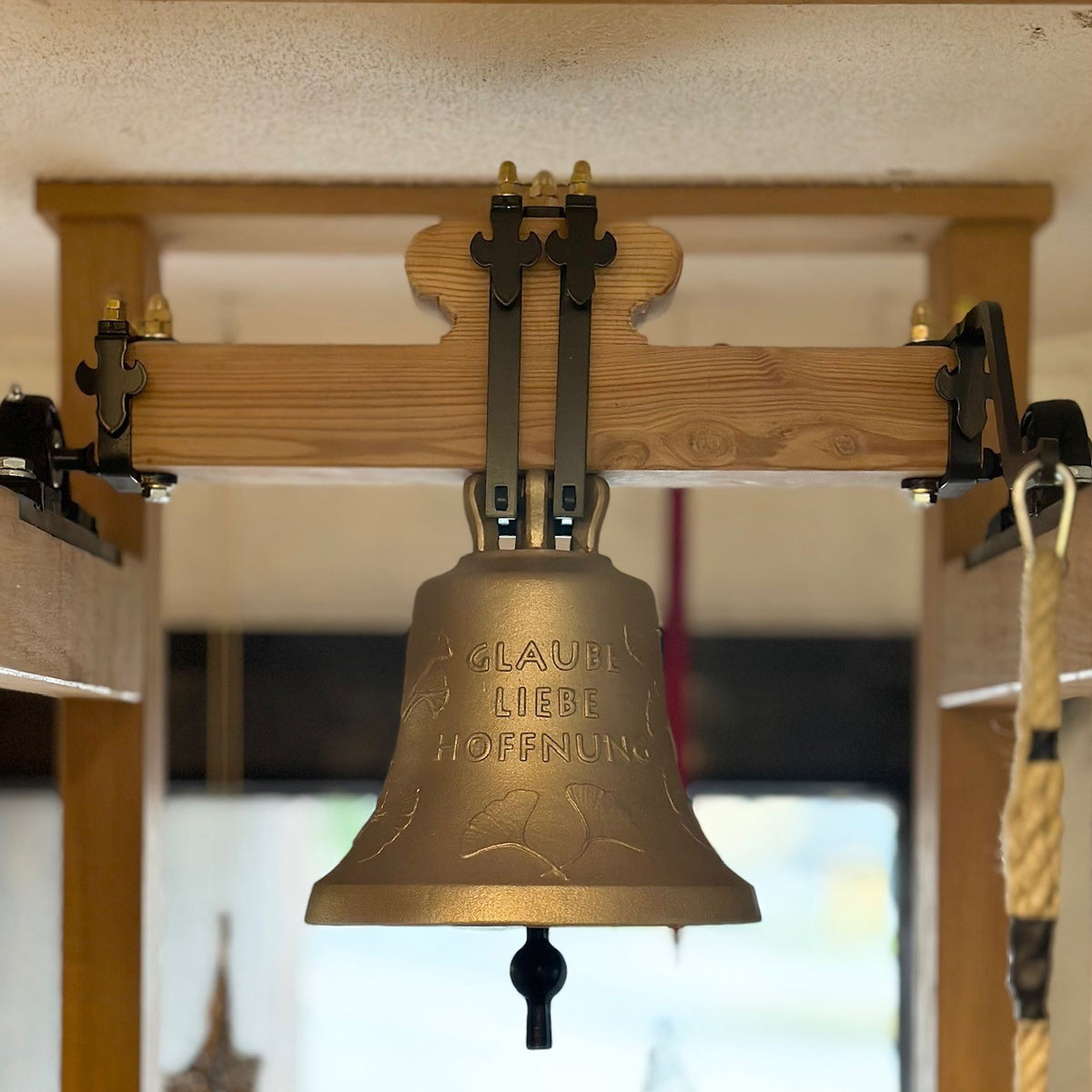 Glocke Ginkoblätter "GLAUBE LIEBE HOFFNUNG"